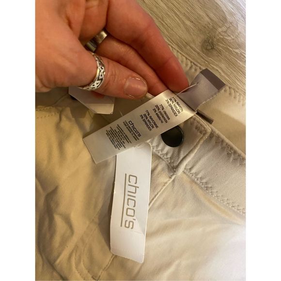 Chico's NWT Perfect Soft Stretch Capri Crop Taupe, Sz 0 (US 4), MP $55 - Picture 4 of 11